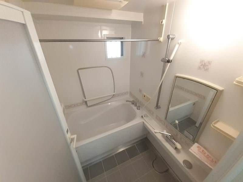 Celeste Court Misato 2LDK Apartment for Rent in Okinawa City - Thumbnail 4