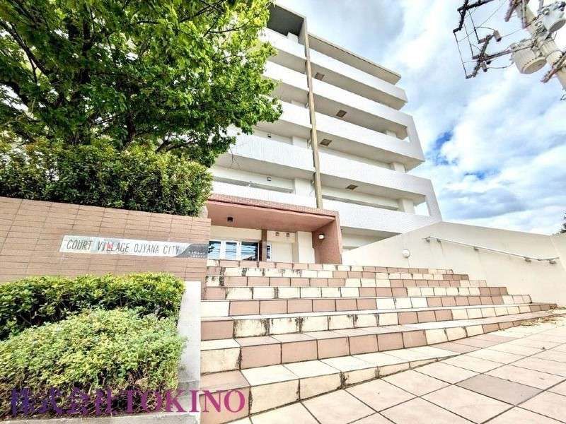 4LDK Top Floor Apartment with Views in Ginowan, Okinawa - Thumbnail 2