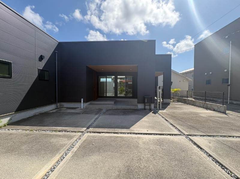 4LDK Single-Story House for Sale in Nago, Okinawa - Thumbnail 3