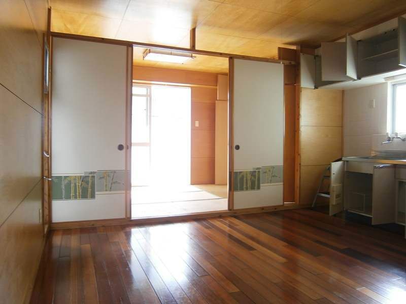 2DK Apartment for Rent in Itoman, Okinawa - 42.97 sqm - Thumbnail 3