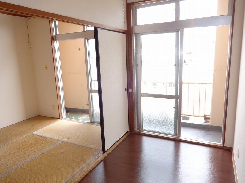 2DK Apartment for Rent in Naha Hikawa, Okinawa - 45,000 Yen - Thumbnail 2