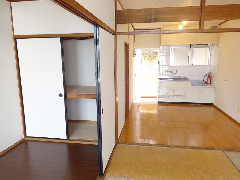 2DK Apartment for Rent in Naha Hikawa, Okinawa - 45,000 Yen - Thumbnail 3