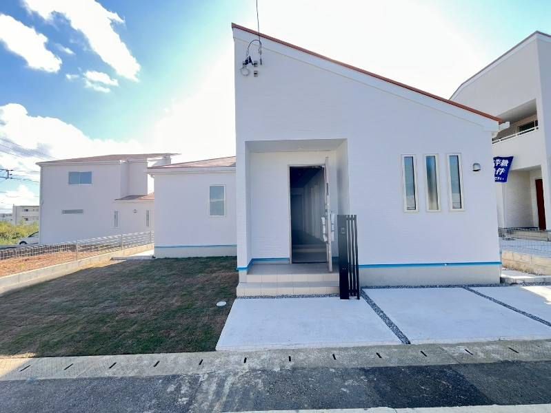 New 2025 3LDK Wooden House in Yomitan Village, Okinawa - Image 1