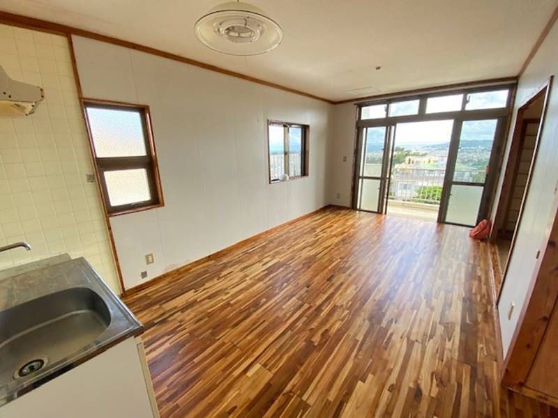 Co-op MK 2LDK Apartment with Ocean View in Okinawa City - Thumbnail 2