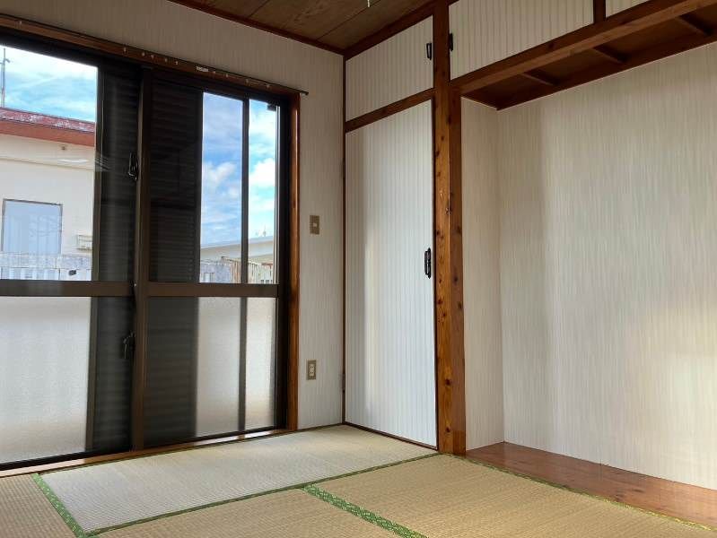 East 202 1DK Rental Apartment in Urasoe, Okinawa - Thumbnail 2