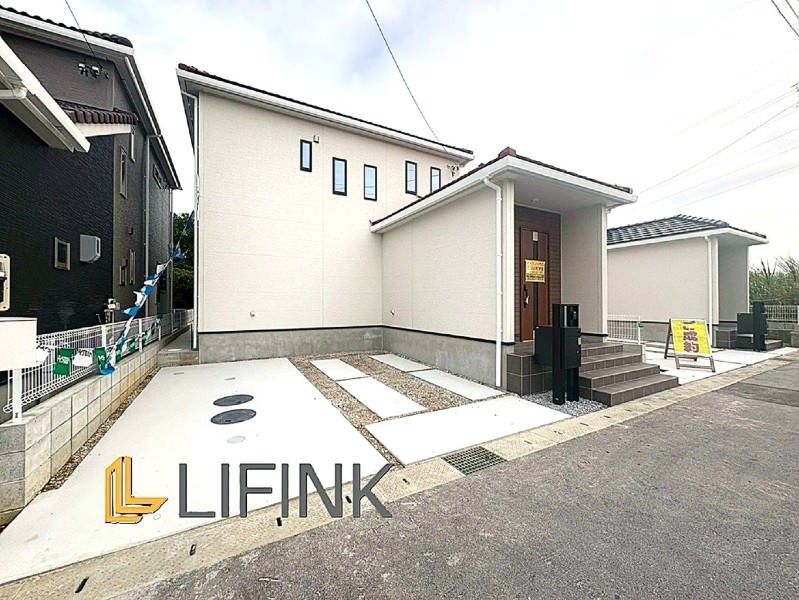 New 4LDK House in Uruma City, Okinawa with Tile Roof & 2 Parking - Thumbnail 2