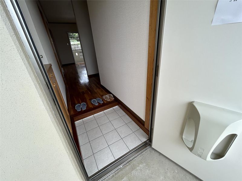 2LDK Apartment for Rent in Tomigusuku City, Okinawa - Thumbnail 2