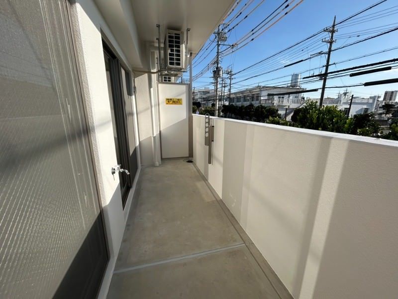 Modern 2DK Apartment near Koza Shinkin Stadium, Okinawa City - Thumbnail 2