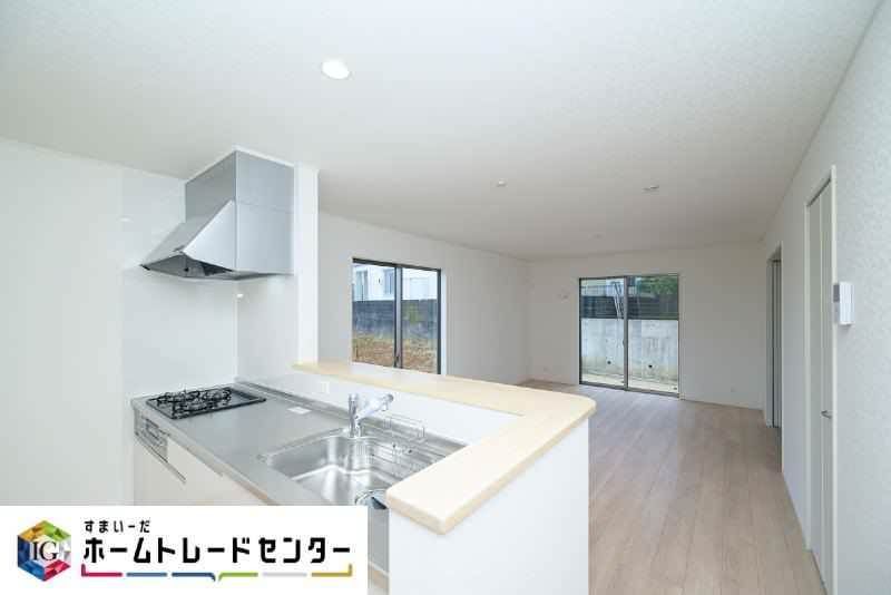 New 4LDK Wooden House in Itoman with Balcony - Thumbnail 3
