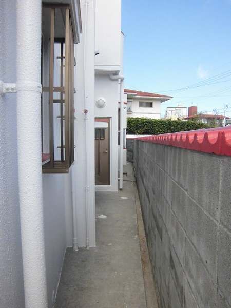 Large Sloped Land with Rental House in Tomigusuku, Okinawa - Thumbnail 4