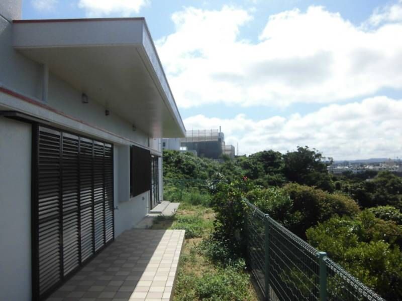 Large Sloped Land with Rental House in Tomigusuku, Okinawa - Image 1