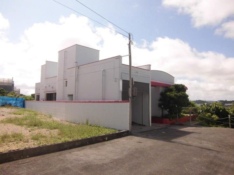 Large Sloped Land with Rental House in Tomigusuku, Okinawa - Thumbnail 2