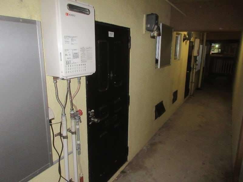 1LDK Apartment for Rent in Tsubogawa, Naha City, Okinawa - Thumbnail 4