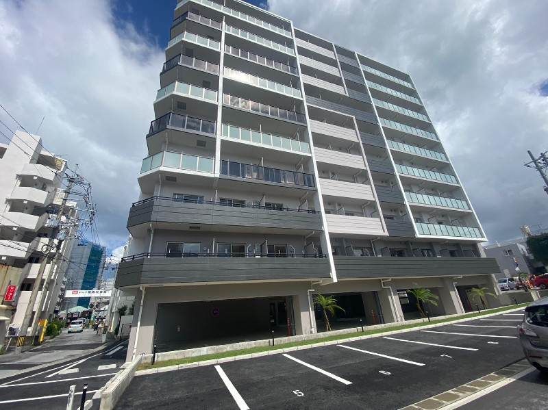 Modern 1LDK Apartment for Rent in Naha's Makishi, Okinawa - Main Image
