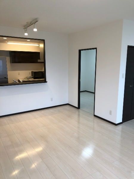 2020-Built 2LDK Apartment with 2 Parking in Okinawa City - Thumbnail 4