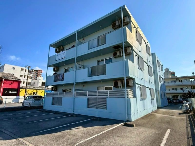 Modern 1LDK Rental Apartment in Chatan Mihama, Okinawa - Thumbnail 2