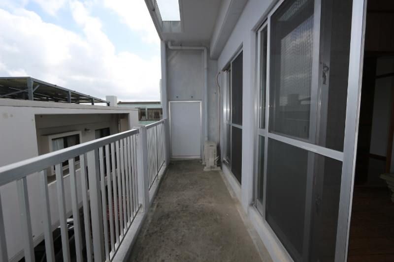 2DK Apartment for Rent in Urasoe, Okinawa - 41.32 sqm - Thumbnail 2