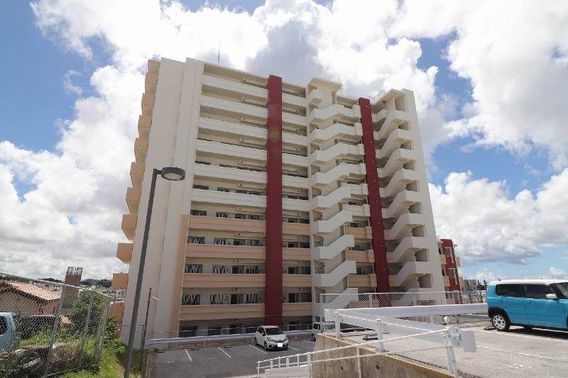 3LDK Ginowan Apartment for Sale with 4.2% Yield - Thumbnail 2