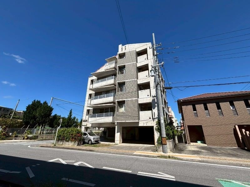 Avance Tenku 201: 1LDK Apartment for Rent in Naha Shinjoshin - Thumbnail 2