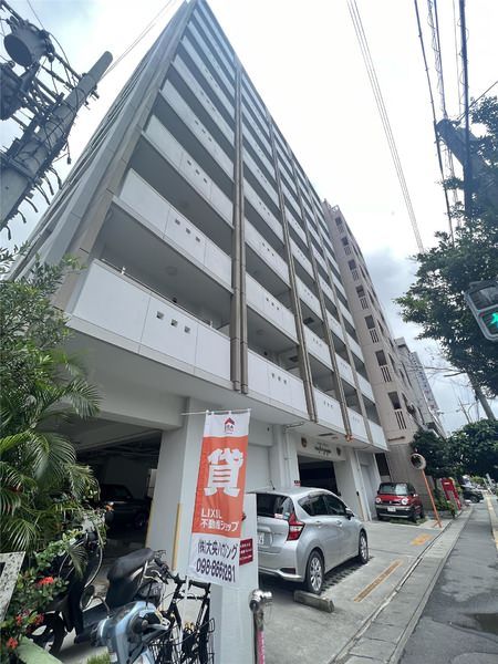 1LDK Apartment for Rent in Tomari, Naha, Okinawa - Thumbnail 2