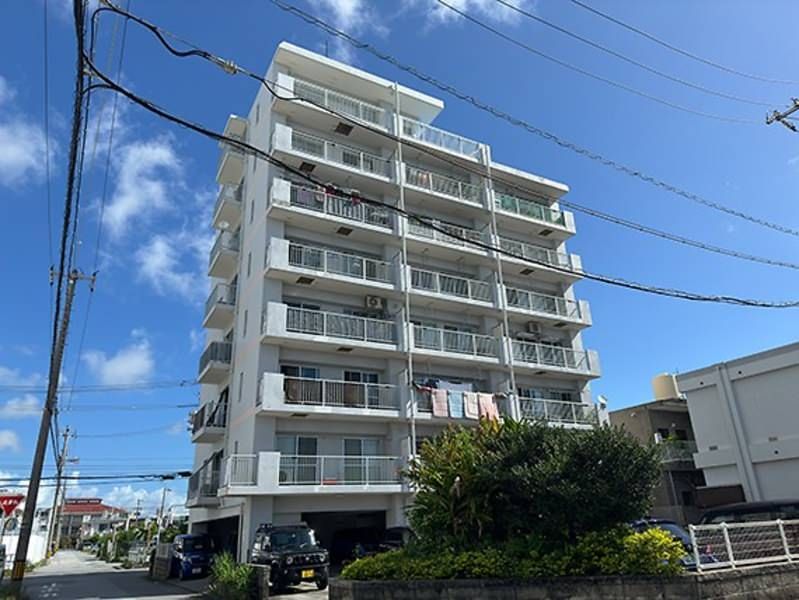 New Life Awase Niban-kan Penthouse with Ocean View in Okinawa City - Thumbnail 3
