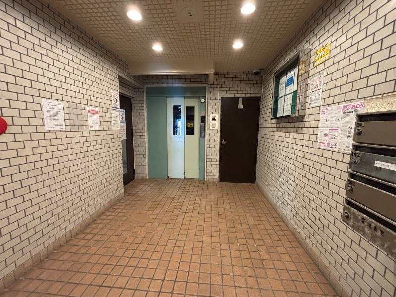 Renovated 2LDK Apartment in Naha Tsuji with Ocean Access - Thumbnail 3