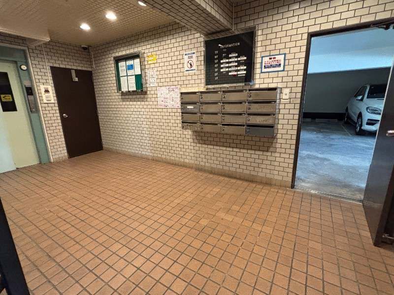 Renovated 2LDK Apartment in Naha Tsuji with Ocean Access - Thumbnail 2