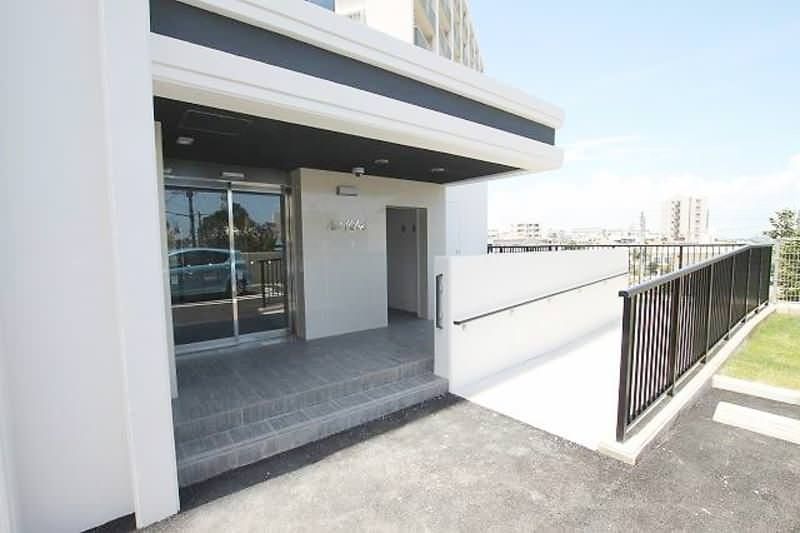 ActValore 205: Modern 1LDK Apartment for Rent in Okinawa City - Thumbnail 3