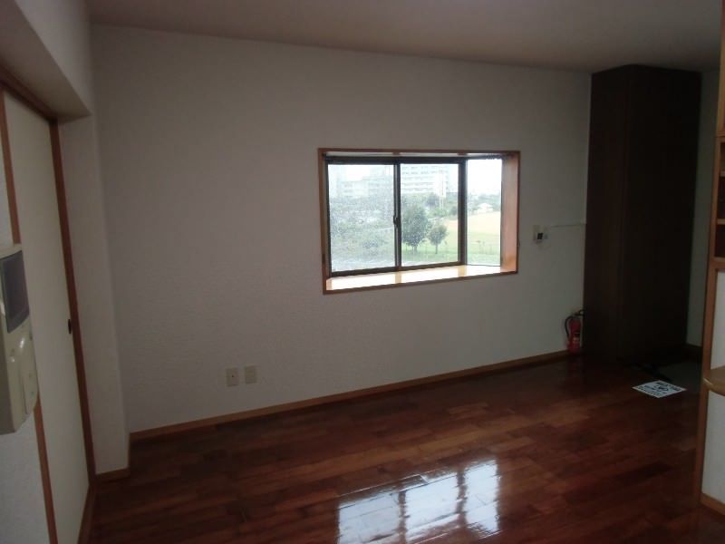 Seasonal View 2DK Apartment for Rent in Nakagusuku Village, Okinawa - Thumbnail 4