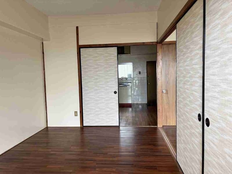 2DK Apartment for Rent in Urasoe, Okinawa with Free Parking - Thumbnail 3