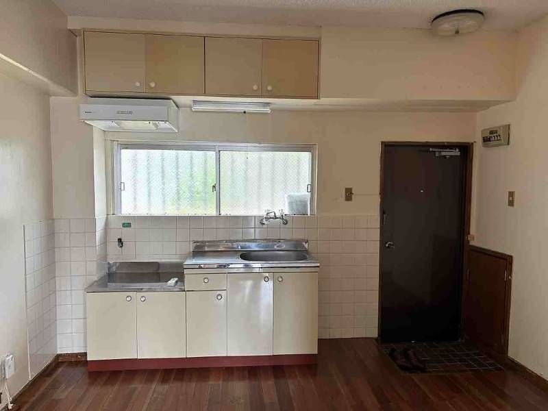 2DK Apartment for Rent in Urasoe, Okinawa with Free Parking - Thumbnail 4