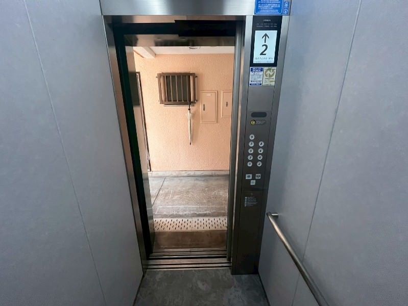 Lions Mansion Izumizaki 2DK Corner Unit for Sale in Naha - Thumbnail 3