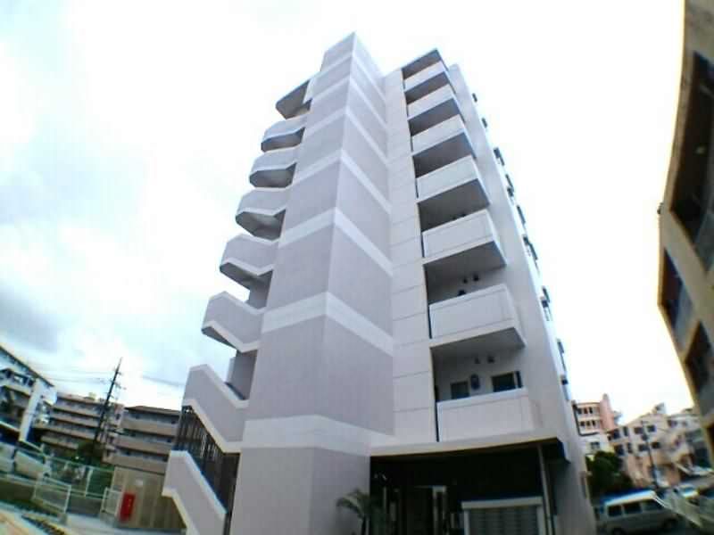 1K Apartment for Rent in Mekaru, Naha - 68,000 Yen - Thumbnail 2