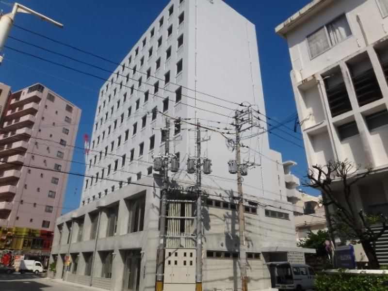 Modern 1K Designer Apartment for Rent in Naha's Kumochi - Thumbnail 3