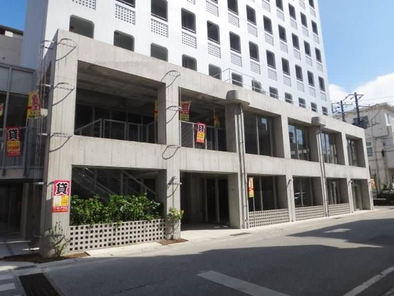 Modern 1K Designer Apartment for Rent in Naha's Kumochi - Thumbnail 4