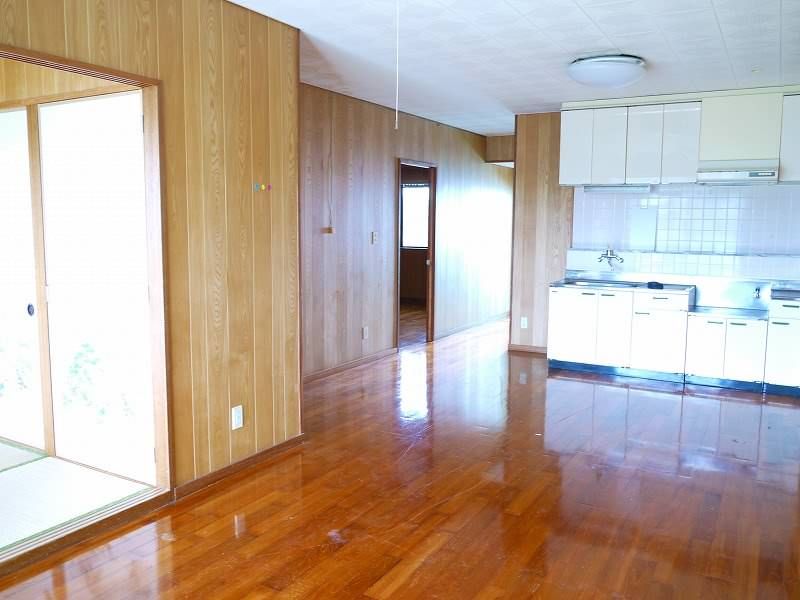 3LDK Apartment for Rent in Urasoe, Okinawa with Free Internet - Thumbnail 2
