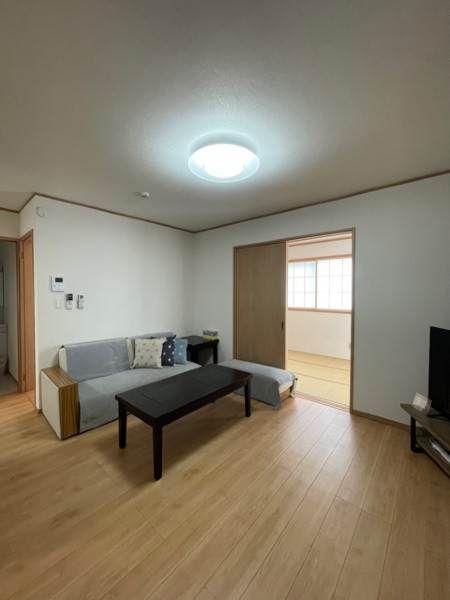 K House: 3LDK Investment Property in Uruma City, Okinawa - Thumbnail 2