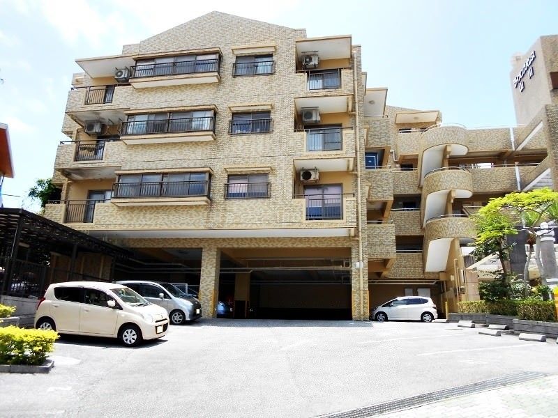 Lions Palace Yamakawa 3LDK Apartment for Sale in Naha, Okinawa - Thumbnail 2
