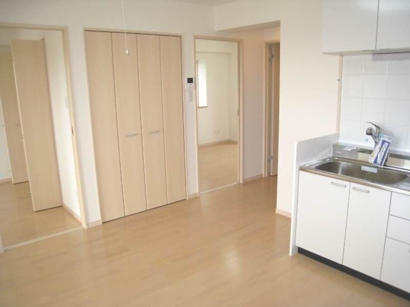 3LDK Apartment with Garden & 2 Free Parking in Itoman, Okinawa - Thumbnail 4