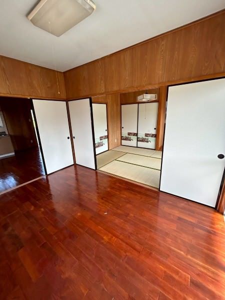 2DK Apartment for Rent in Haebaru, Okinawa - Separate Bath & Toilet - Thumbnail 3