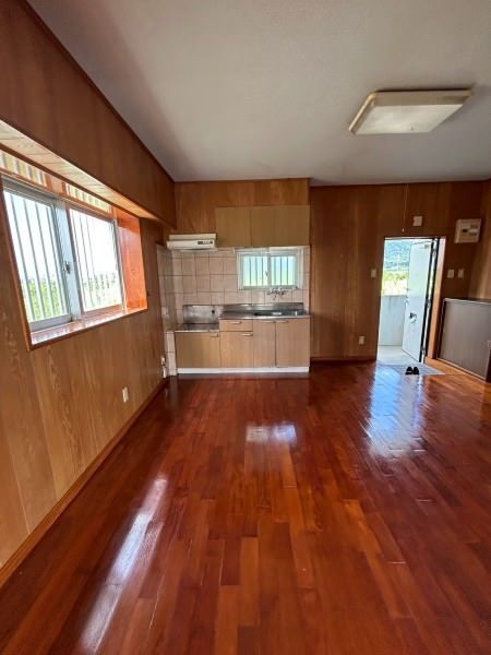 2DK Apartment for Rent in Haebaru, Okinawa - Separate Bath & Toilet - Thumbnail 2