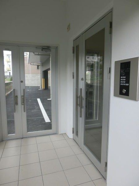 1LDK Apartment for Rent in Tomigusuku, Okinawa - Thumbnail 2
