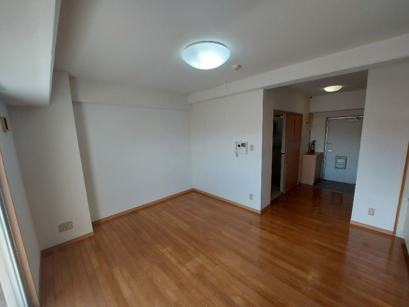 Pet-Friendly 1R Apartment for Rent in Urasoe, Okinawa - Thumbnail 4