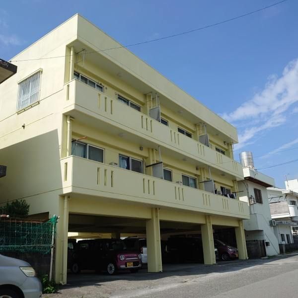 2DK Apartment for Rent in Momohara, Okinawa City with Covered Parking - Thumbnail 2