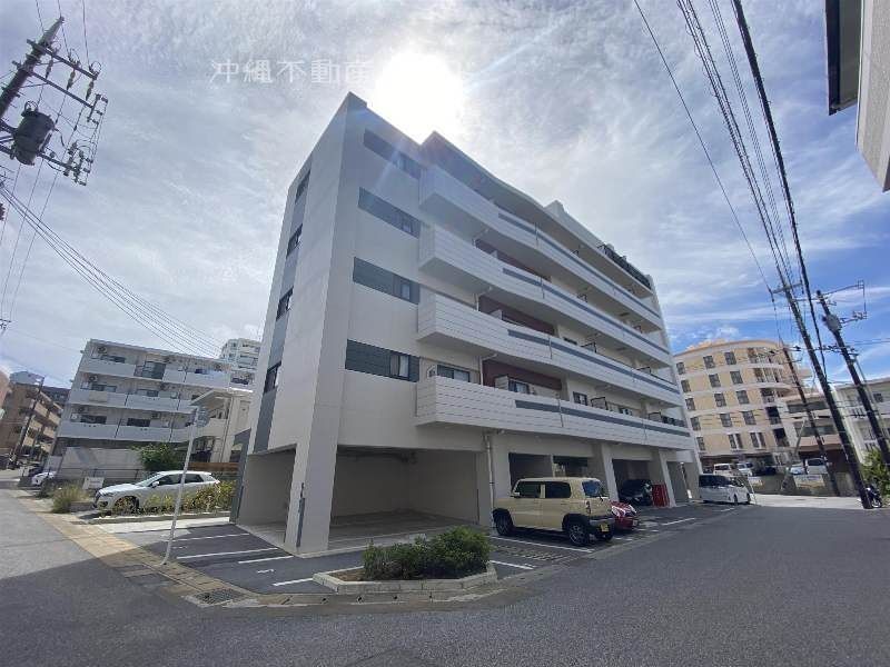 Modern 1LDK Apartment for Rent in Naha, Okinawa - Pet Friendly - Thumbnail 3