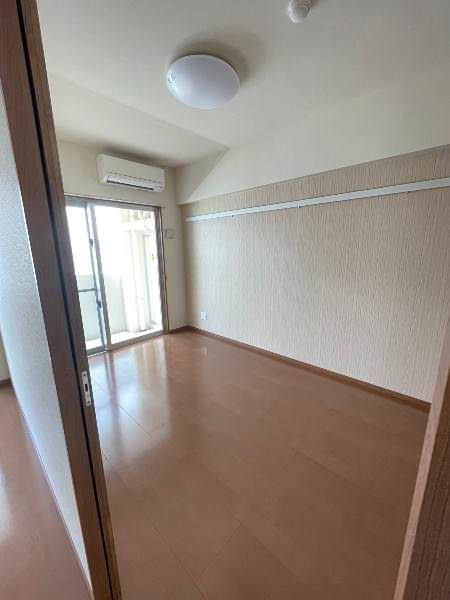 1LDK Apartment for Rent in Higashihama, Yonabaru-cho, Okinawa - Thumbnail 3