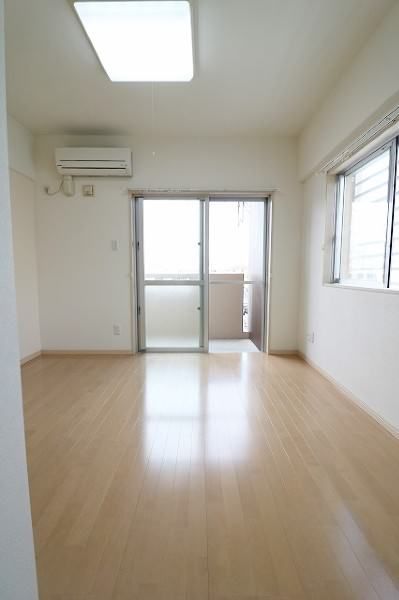 Grace For Yonabaru-cho Higashihama 1K Apartment for Rent - Thumbnail 4