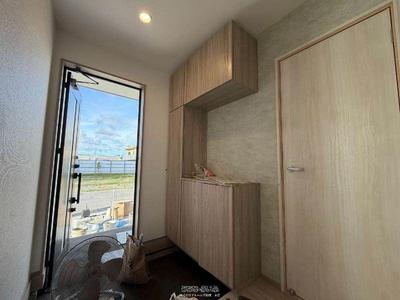 New 4LDK House for Sale in Okinawa City — Front_door, Okinawa, Okinawa