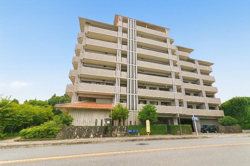 4LDK Corner Apartment in Lions Mansion Shuri Momobaru, Naha - Thumbnail 2