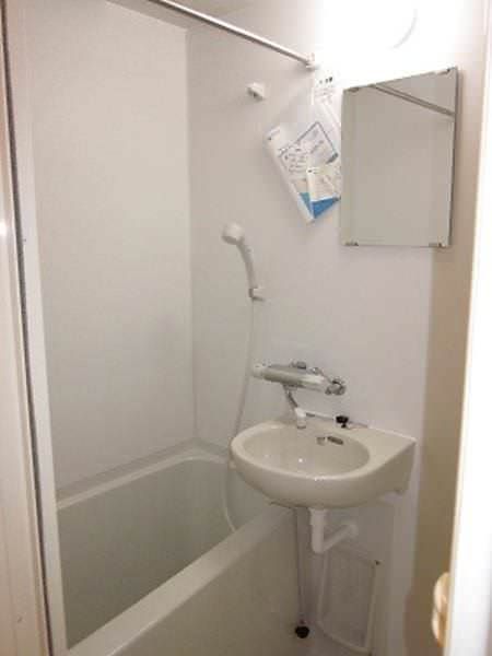Rent 1K Apartment in Tomigusuku, Okinawa - Fully Furnished, No Guarantor - Thumbnail 4